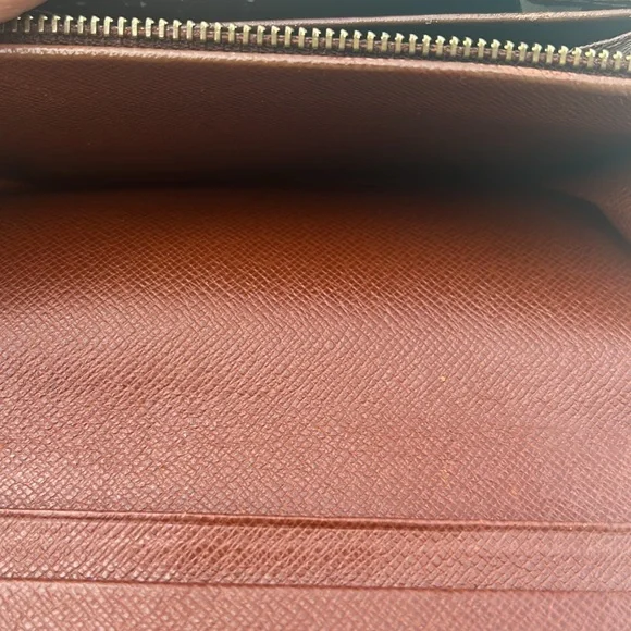 LOUIS VUITTON Coin Wallet/Crossbody - Picture 6 of 6